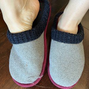 Fuzzy Fleece Slippers Sz 10